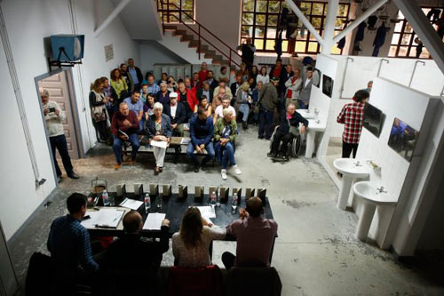 Presentaci�n del concurso en la casa de aseos. [Foto: J. C. Rom�n]