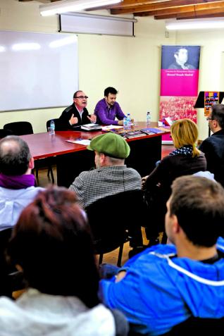 La presentaci�n del libro de microrrelatos mineros. [Foto: Fernando Rodr�guez]