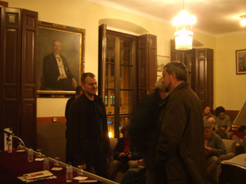 Instantánea del Ateneo Obrero de Gijón antes de comenzar el acto Instantánea del Ateneo Obrero de Gijón antes de comenzar el acto