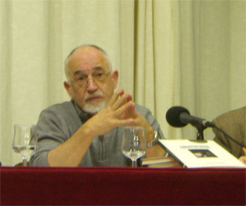Francisco Faraldo durante la presentación de su libro Asociación Amigos de Mieres (foto Toni Gutiérrez) Francisco Faraldo durante la presentación de su libro Asociación Amigos de Mieres (foto Toni Gutiérrez)