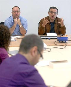 Rub�n Vega y Valerio Arcary, ayer, durante las jornadas en el campus. [Foto: Fernando Geijo]