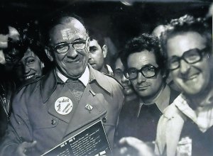 El fotógrafo ovetense con Santiago Carrillo, con el que compartió grandes momentos, en París. El fotógrafo ovetense con Santiago Carrillo, con el que compartió grandes momentos, en París.