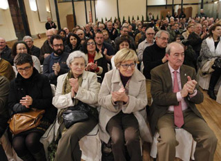 P�blico asistente. A la derecha, Jaime Reinares y tras �l, De As�s Fern�ndez. [Foto: Luisma Murias]