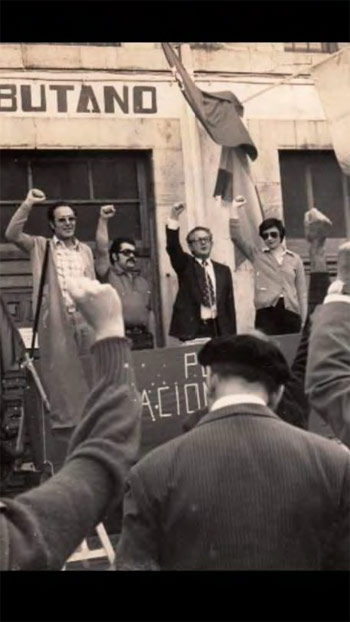 Mitín del PCE en Llanes, a la izquierda David Ruiz, en el centro, con traje, José Manuel Nebot, junio de 1977 (Fuente: Fundación Juan Muñiz Zapico - CCOO de Asturias)