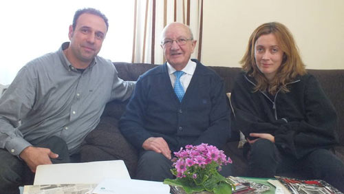 Parte del equipo con Constantino Alonso �Tin�n�, minero en el Pozo de Santa B�rbara [Foto: Documentos TV]
