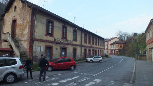 Economato cercano al Pozo Santa B�rbara [Foto: Alejandro Caballero]
