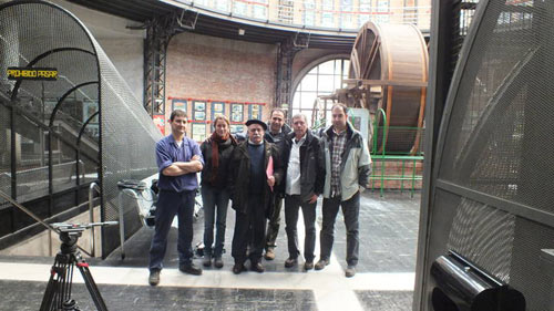 En el Museo de la Mineria. El equipo de �Documentos TV� y Vicente Guti�rrez Sol�s [Foto: Documentos TV]