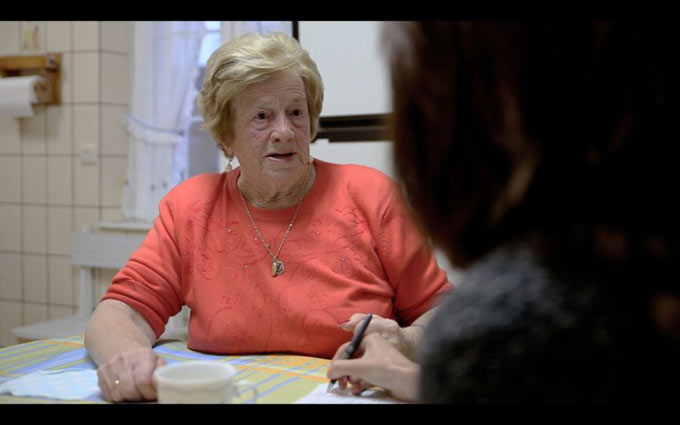Anita Sirgo durante la entrevista en su cocina (Celia Cervero)