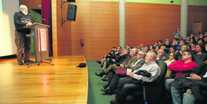 Francisco Prado Alberdi, presidente de la Fundaci�n Juan Mu�iz Zapico, en su intervenci�n en el acto celebrado en Gij�n. [Foto: Paloma Ucha]