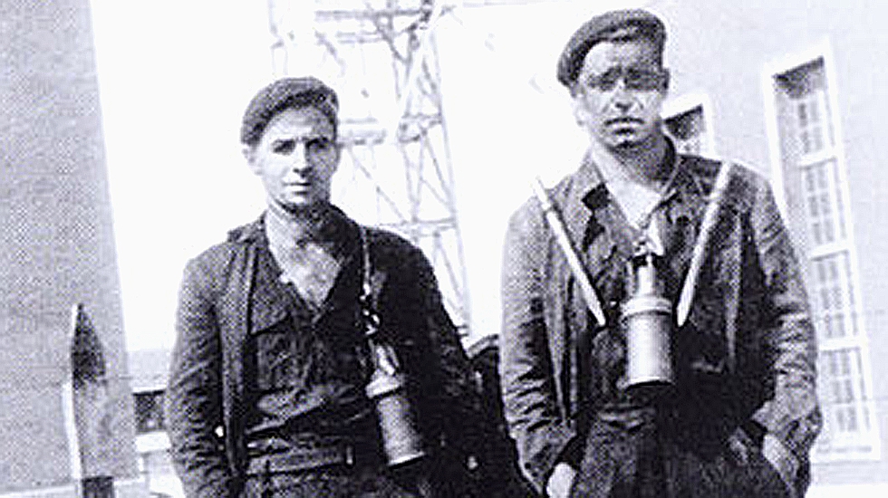 Trabajadores de La Camocha en 1956. [Foto: Casimiro Bay�n]